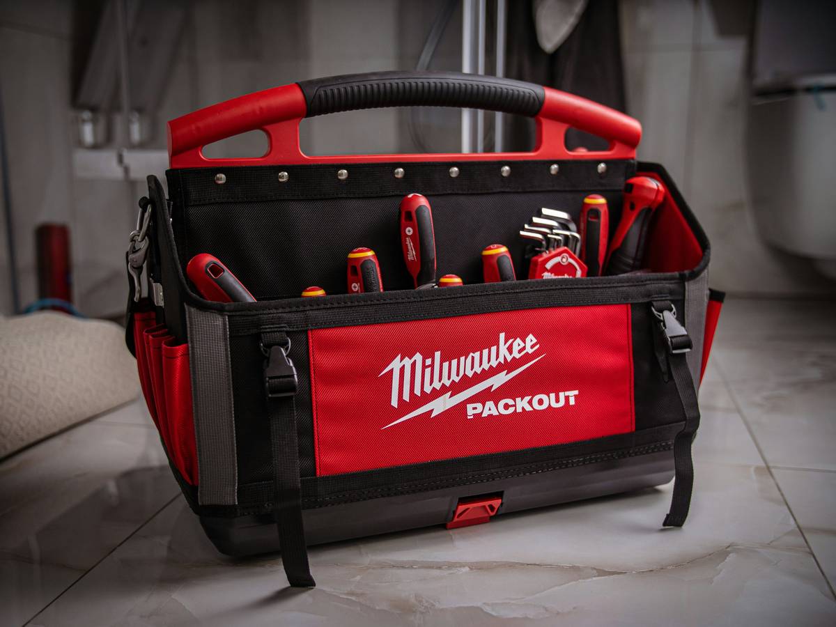carpenter wearing a sturdy belt for tool pouch while installing trim
